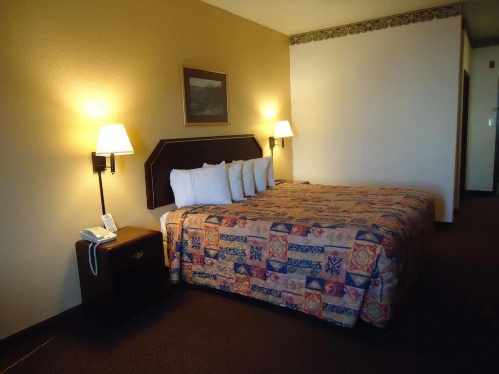 Red Roof Inn Fort Worth - Saginaw Экстерьер фото